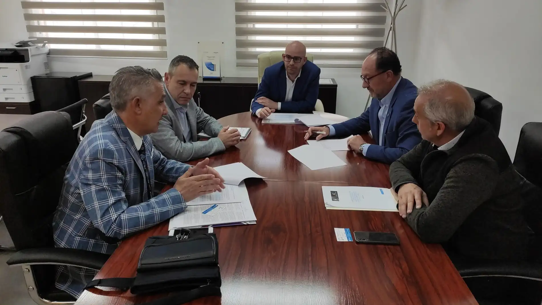 El Ayuntamiento de Orihuela firma un convenio con la Asociación de Empresarios del Polígono ‘Puente Alto’ 