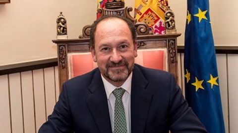 emilio bascu&ntilde;ana