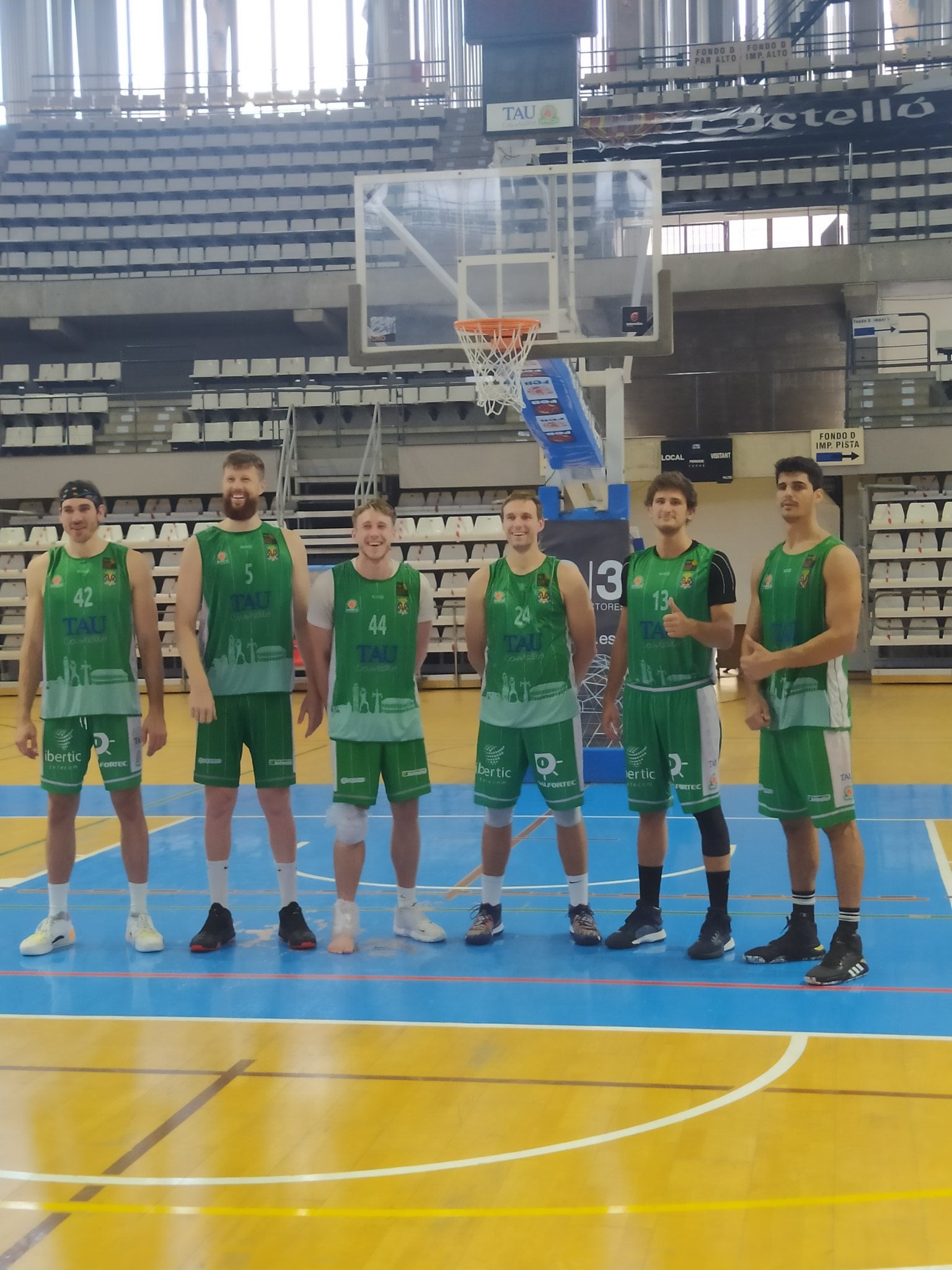 Las nuevas caras de Tau se estrenan en casa Las nuevas caras de Tau se estrenan en casa