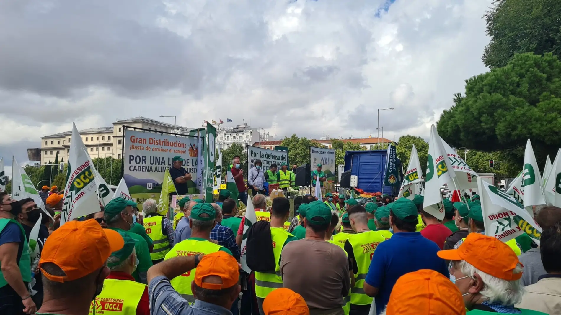 Protesta de los agricultores a las puertas del ministerio 
