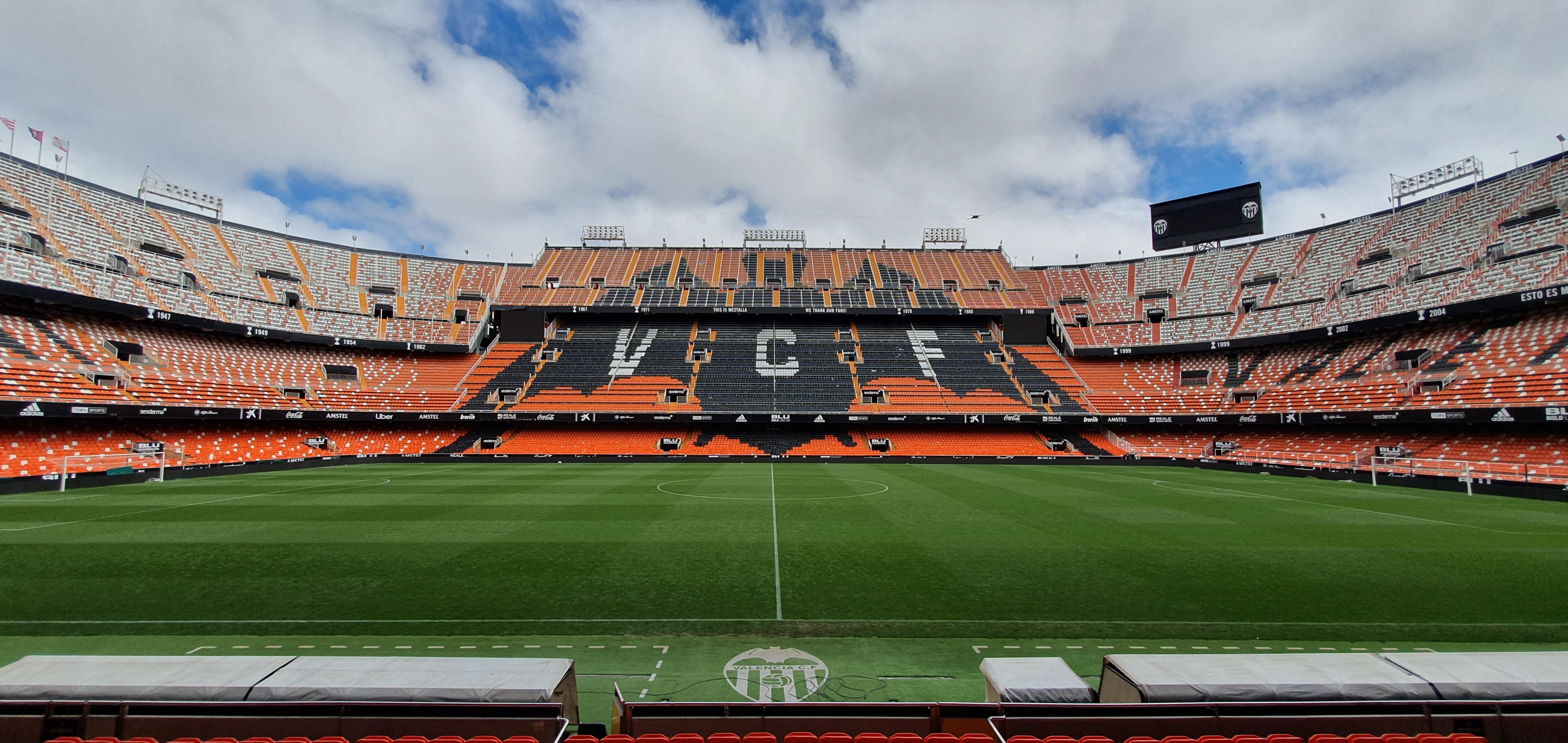 El Valencia quiere recuperar la grada de animación joven en Mestalla El Valencia quiere recuperar la grada de animación joven en Mestalla