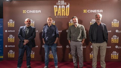 Los actores Carlos Areces, Eric Francés y Adrià Collado acompañan al cineasta ibicenco David Marqués tras su participación en la comedia &#39;El club del paro&#39;