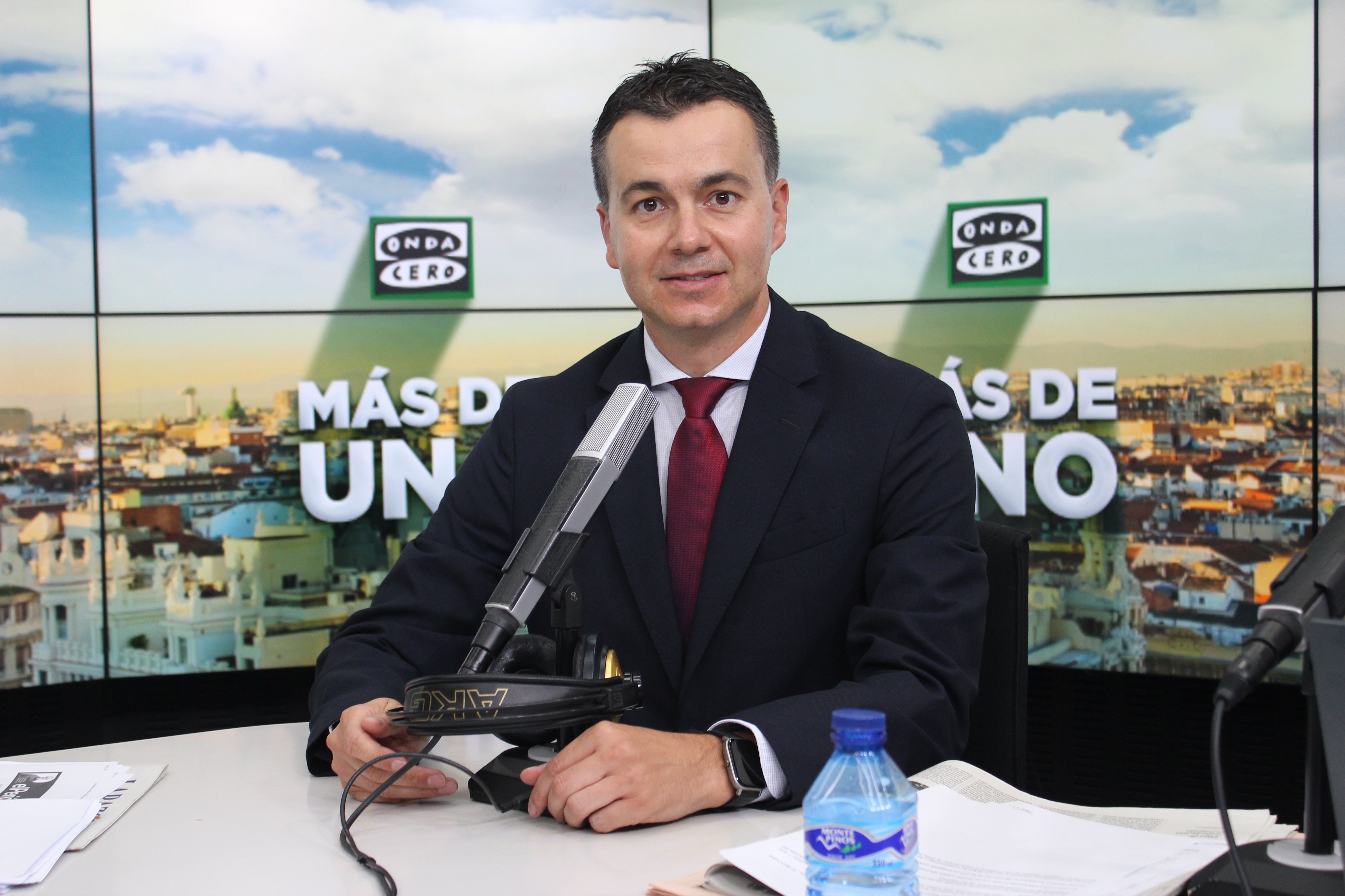 Carlos Alsina entrevista este lunes al portavoz del PSOE, Héctor Gómez, en 'Más de uno' Carlos Alsina entrevista este lunes al portavoz del PSOE, Héctor Gómez, en 'Más de uno'