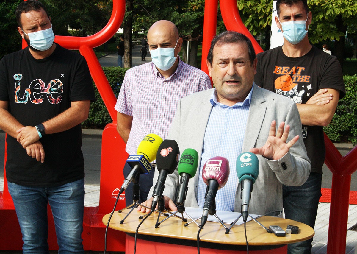 Adolfo Muñiz: "Puertollano no va a renunciar bajo ningún concepto a la opción sur de la A-43" Adolfo Muñiz: "Puertollano no va a renunciar bajo ningún concepto a la opción sur de la A-43"