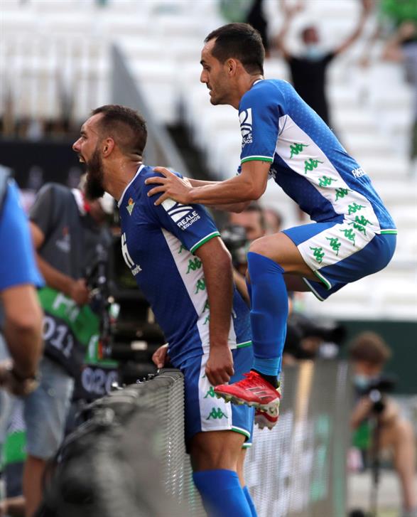 Borja Iglesias: "Me siento súper querido por la afición del Betis" Borja Iglesias: "Me siento súper querido por la afición del Betis"
