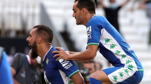 Borja Iglesias celebra un gol con Juanmi