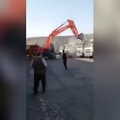 Un trabajador destroza todas las excavadoras de su empresa con una excavadora tras no recibir su salario