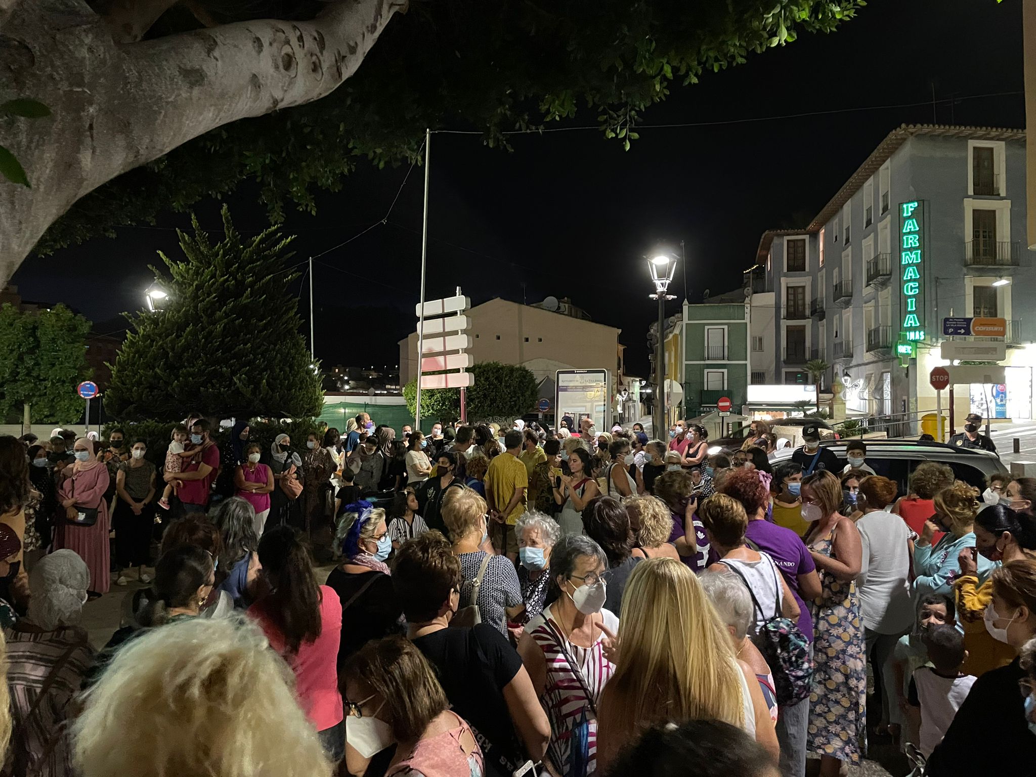 Ultravioletes reunió a cientos de personas en La Vila Joiosa para condenar la violencia machista Ultravioletes reunió a cientos de personas en La Vila Joiosa para condenar la violencia machista