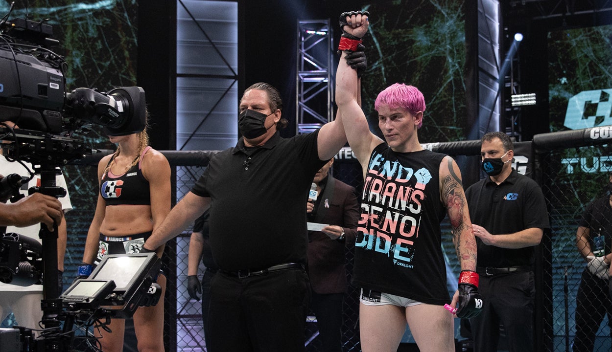 La luchadora trans Alana McLaughlin recibe multitud de críticas tras su victoria en MMA La luchadora trans Alana McLaughlin recibe multitud de críticas tras su victoria en MMA