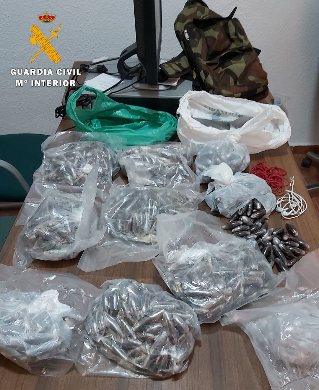 Tres personas detenidas y 10.000 gramos de hachís intervenido Tres personas detenidas y 10.000 gramos de hachís intervenido