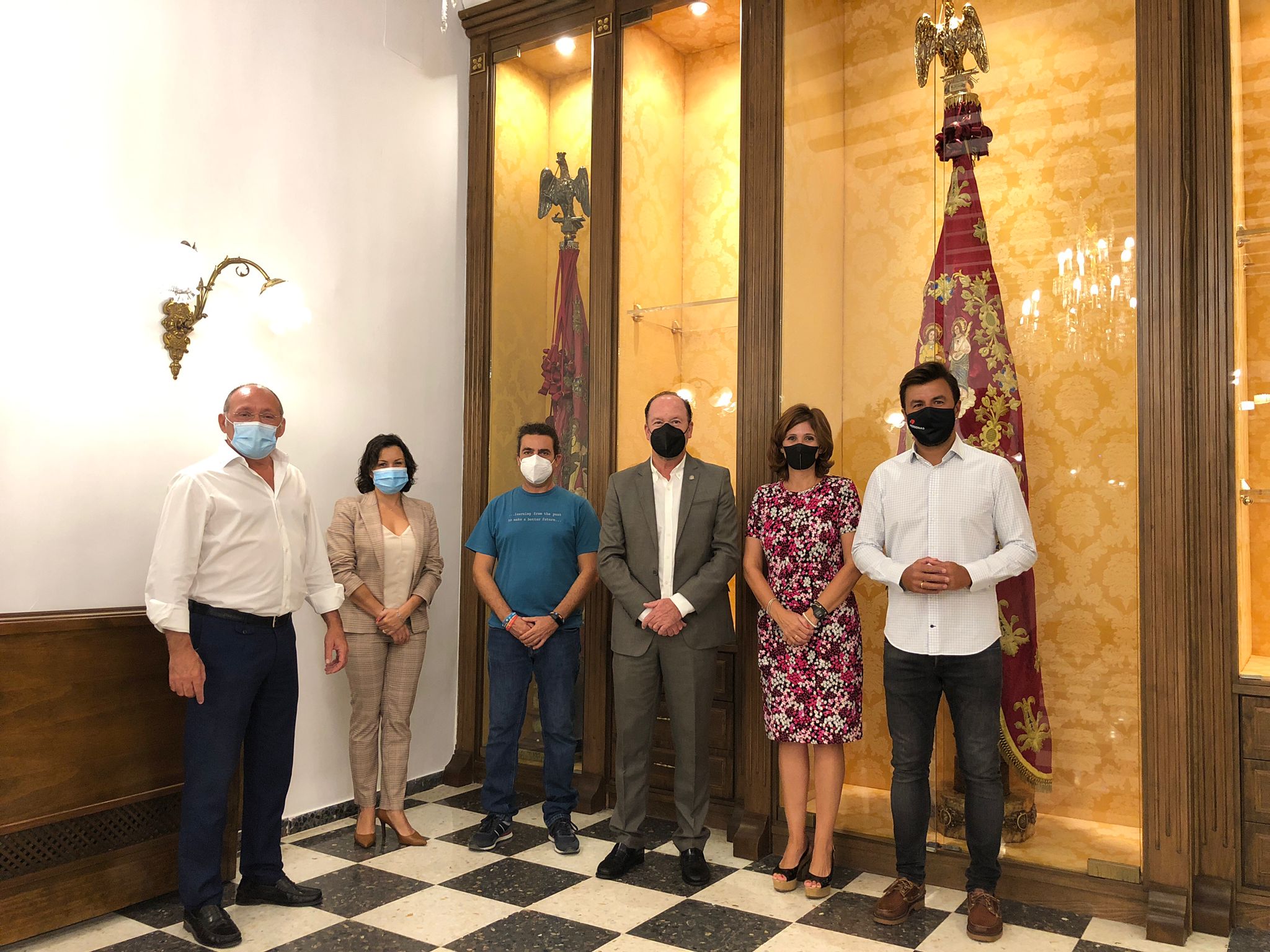 La Gloriosa Enseña de ‘El Oriol’ se traslada a las dependencias de la Policía Local mientras duren las obras de la Casa Consistorial La Gloriosa Enseña de ‘El Oriol’ se traslada a las dependencias de la Policía Local mientras duren las obras de la Casa Consistorial