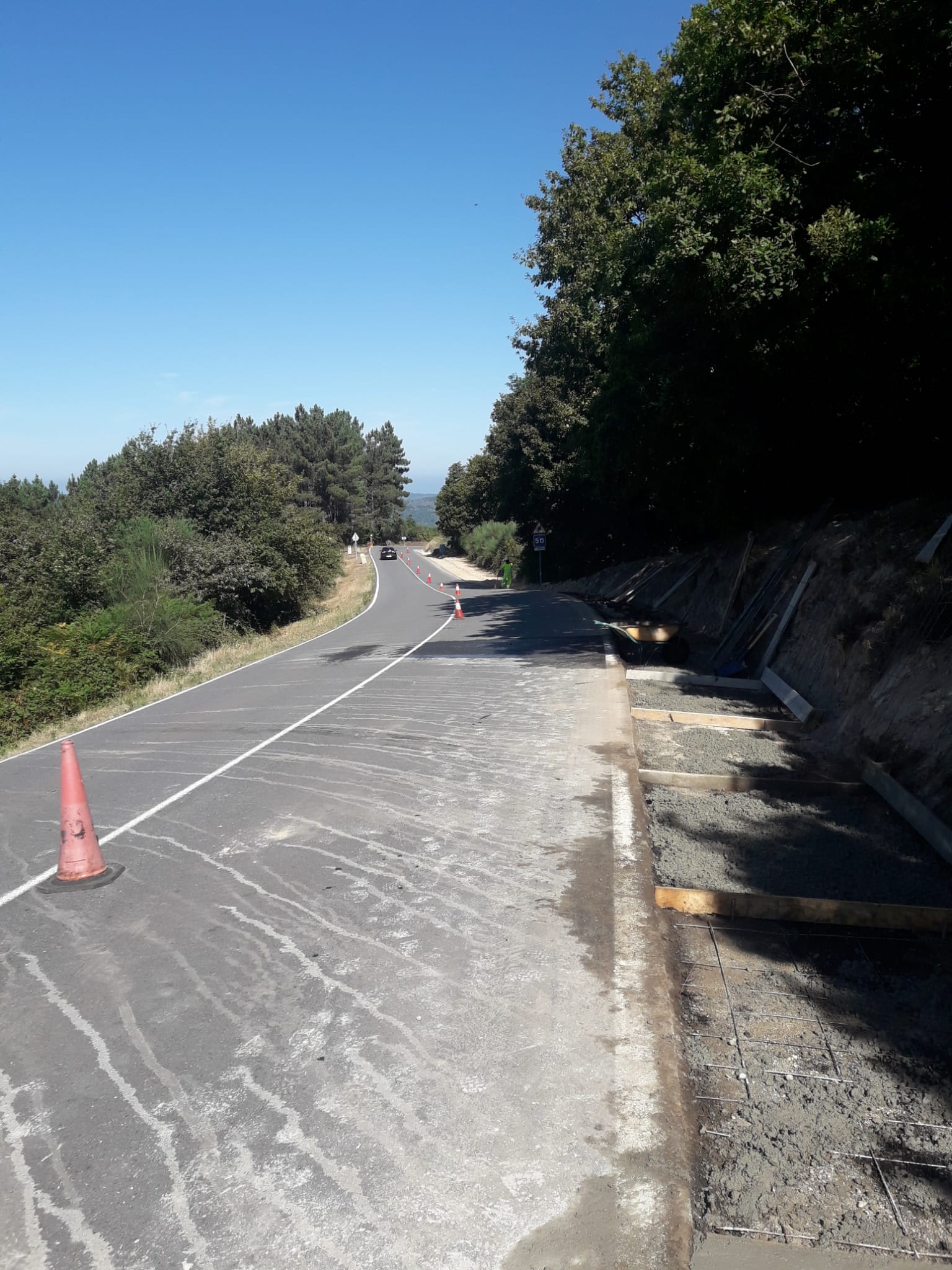 A Xunta realiza obras de mellora na autoestrada OU-113 A Xunta realiza obras de mellora na autoestrada OU-113