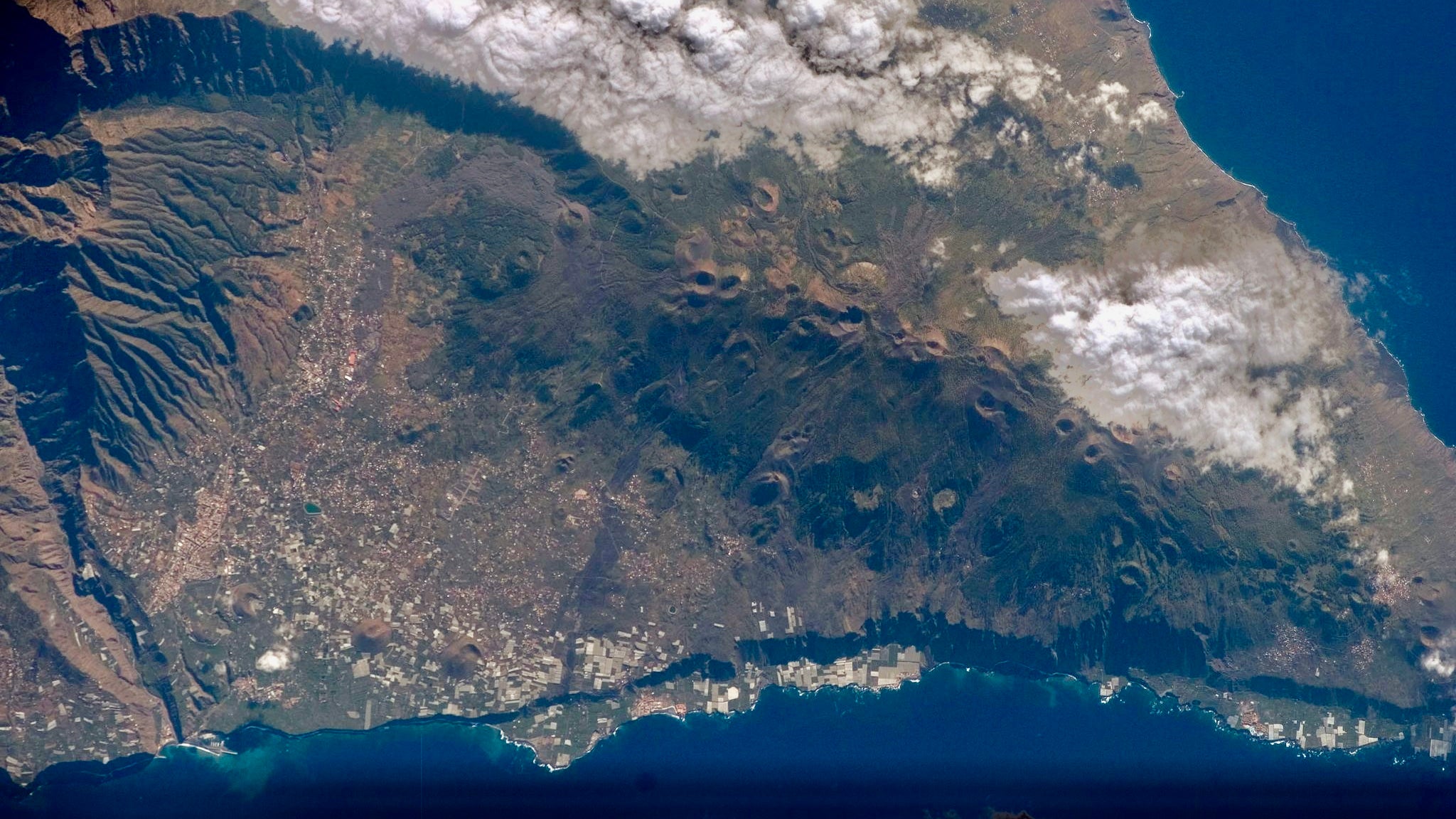Más de 4.500 terremotos de poca profundidad se han registrado desde el pasado sábado en la zona sur de La Palma Más de 4.500 terremotos de poca profundidad se han registrado desde el pasado sábado en la zona sur de La Palma