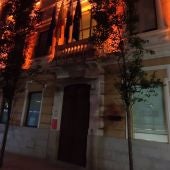 La Diputación de Badajoz se ilumina este viernes de naranja por el Día Internacional de la Seguridad del Paciente