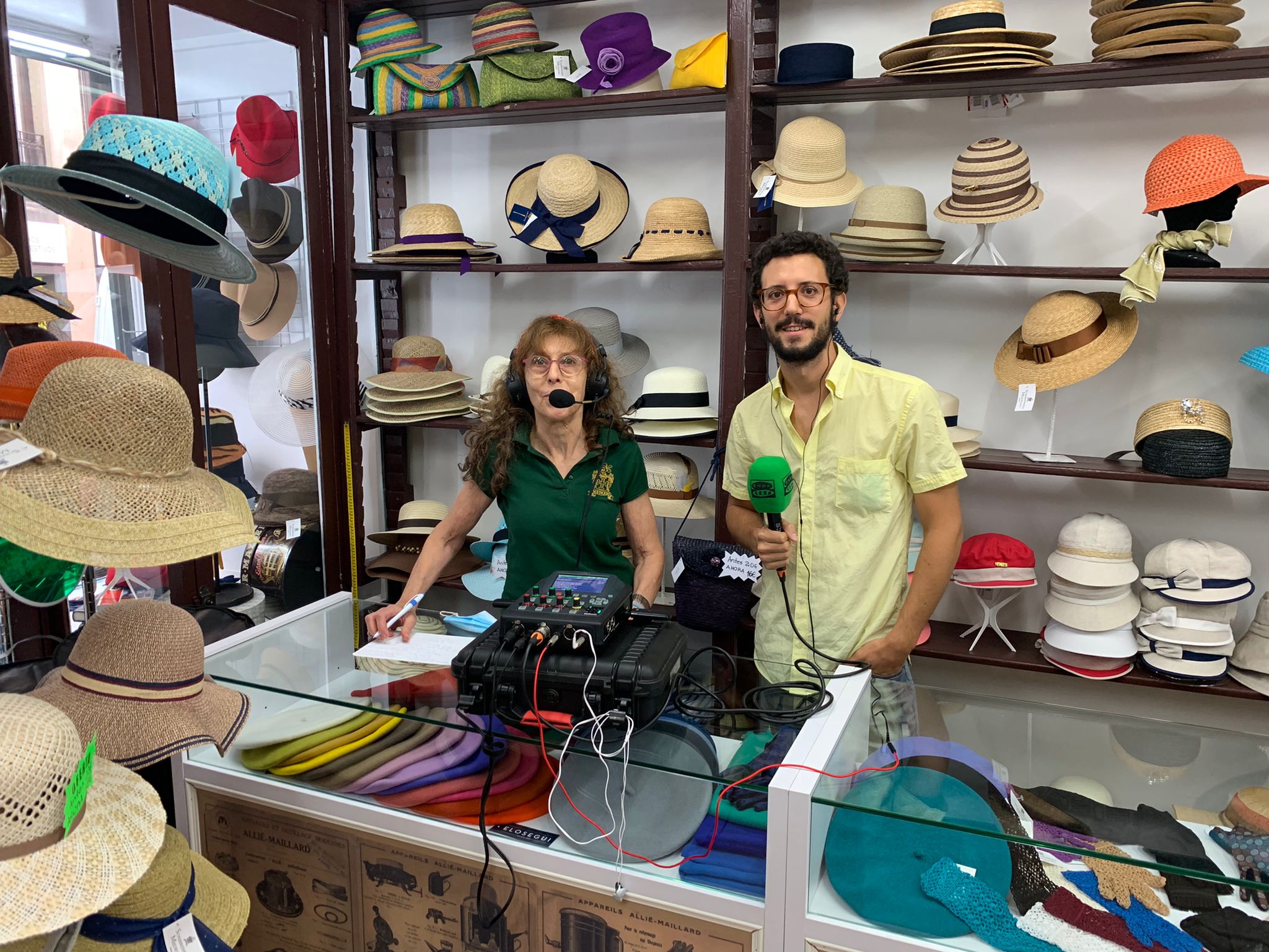 Charo Iglesias, modista del sombrero: "La liberación de la mujer influyó en el menor uso del sombrero" Charo Iglesias, modista del sombrero: "La liberación de la mujer influyó en el menor uso del sombrero"