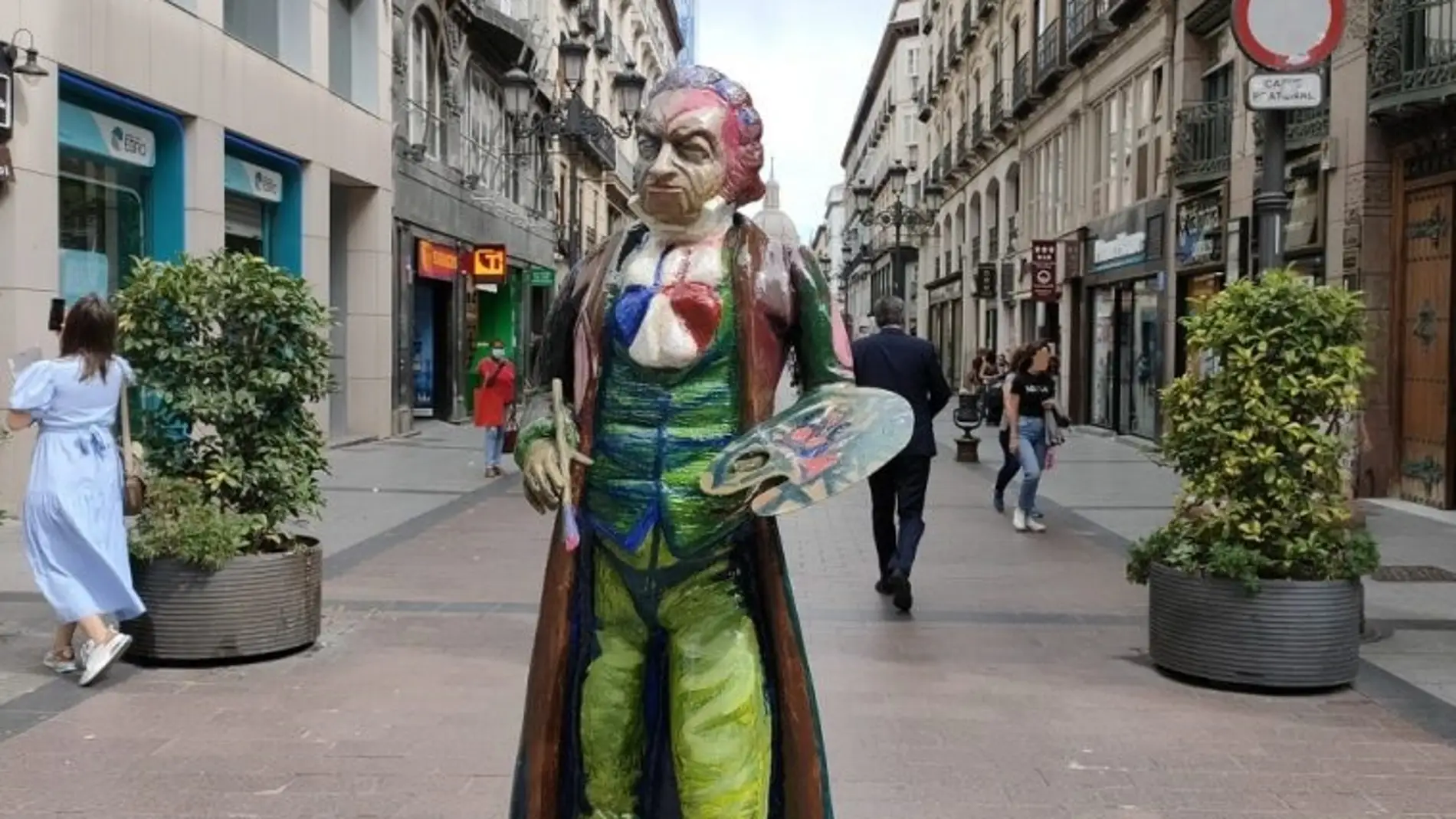 Los vándalos se cebaron con la estatua de Goya en la calle Alfonso