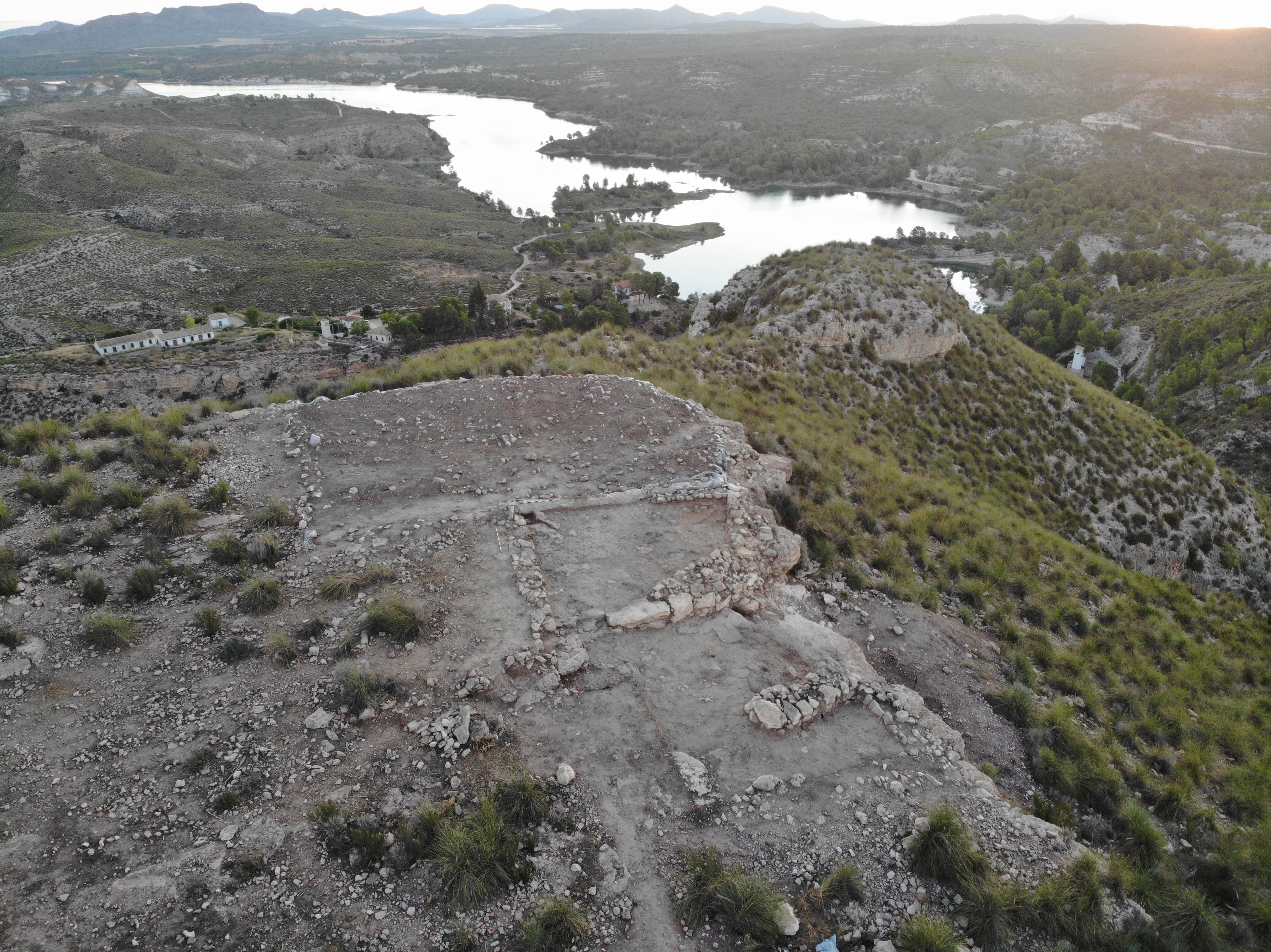 Sorprendente descubrimiento en el yacimiento protohistórico de Los Almadenes, en Hellín Sorprendente descubrimiento en el yacimiento protohistórico de Los Almadenes, en Hellín