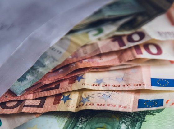 Un estudio recoge la desigualdad de la riqueza en España: El 10 % más rico gana ocho veces más que el 50 % más pobre Un estudio recoge la desigualdad de la riqueza en España: El 10 % más rico gana ocho veces más que el 50 % más pobre