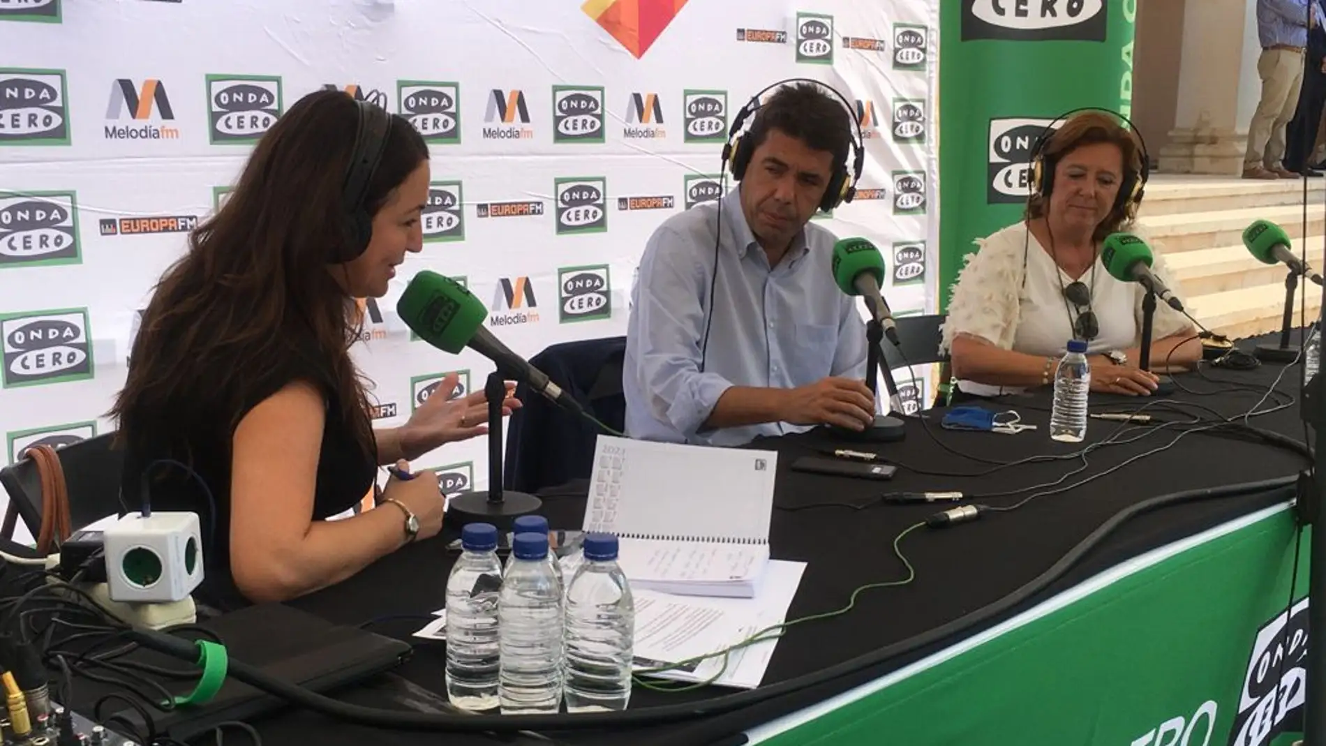 Luz Sigüenza entrevista a Carlos Mazón y María Gómez