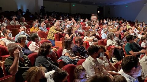 P&uacute;blico en homenaje a Antonio Ramos