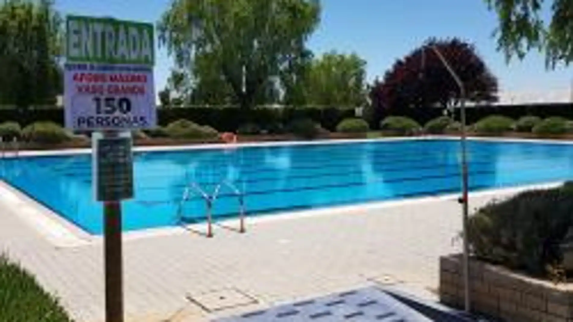 La Diputación destina 144.000 euros para compensar los gastos de 35 ayuntamientos y una junta vecinal en la apertura de piscinas