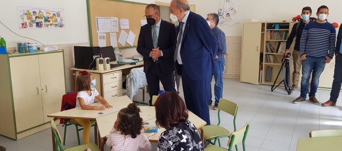 Argente abre un aula con 12 alumnos tras diez años con una única clase Argente abre un aula con 12 alumnos tras diez años con una única clase
