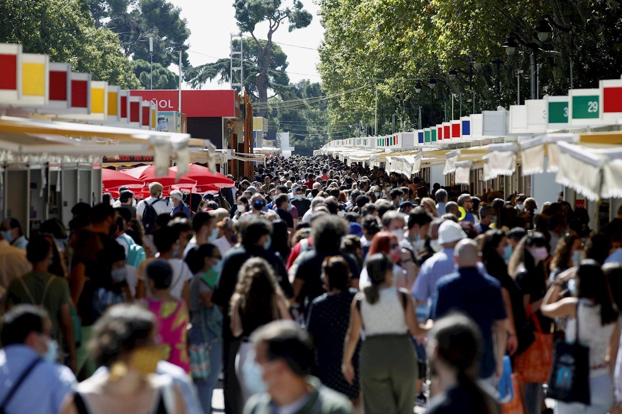 Rubén Amón indulta al autor semifamoso de la Feria del Libro: "La clave consiste en ubicarse en el toril sin mirar a los transeúntes" Rubén Amón indulta al autor semifamoso de la Feria del Libro: "La clave consiste en ubicarse en el toril sin mirar a los transeúntes"