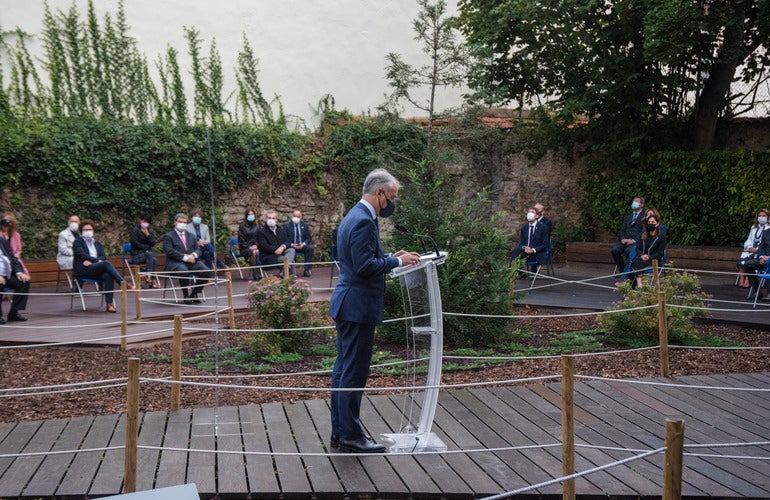 Las instituciones vascas rinden homenaje a las más de 4.700 víctimas del covid Las instituciones vascas rinden homenaje a las más de 4.700 víctimas del covid