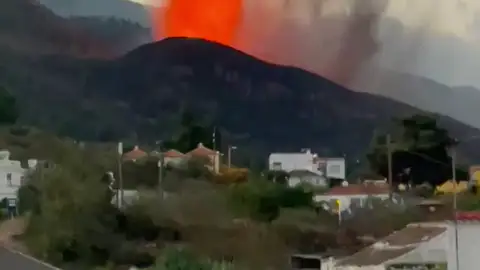 El río de lava podría superar los 15 metros de altura / Gustavo de Dios El río de lava podría superar los 15 metros de altura / Gustavo de Dios
