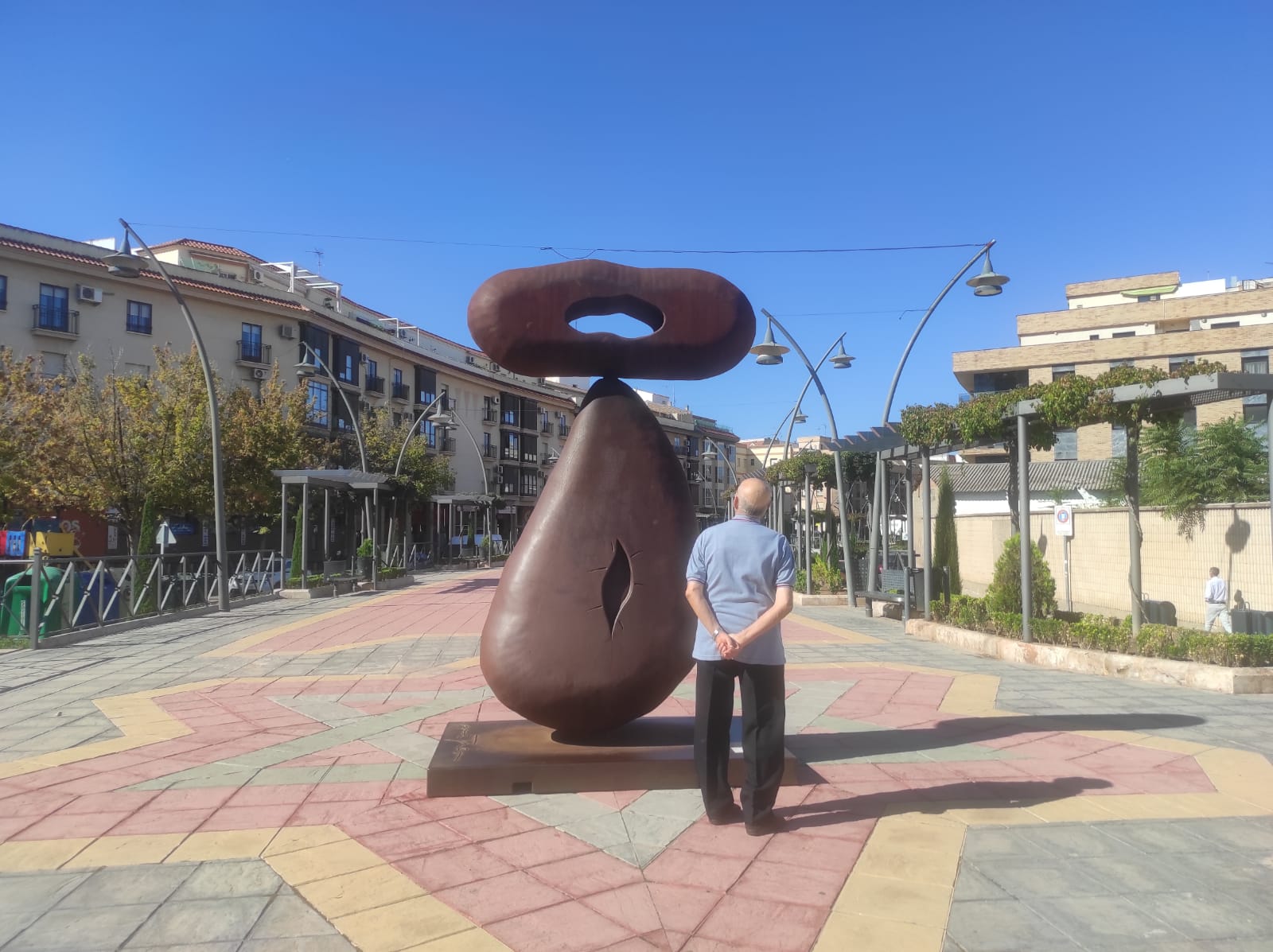 Juan Méjica trae a Valdepeñas sus esculturas monumentales Juan Méjica trae a Valdepeñas sus esculturas monumentales
