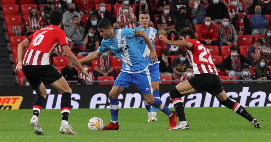 Falcao da la victoria al Rayo en San Mamés con un cabezazo en el descuento Falcao da la victoria al Rayo en San Mamés con un cabezazo en el descuento