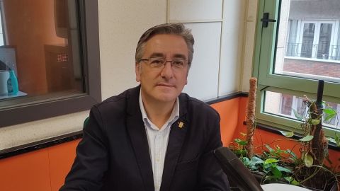 Pablo Gonz&aacute;lez, presidente del PP de Gij&oacute;n, en los estudios de Onda Cero