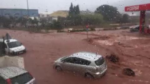 La DANA est&aacute; dejando importantes inundaciones en diferentes zonas de Menorca dejando coches atrapados y causando problemas de circulaci&oacute;n en la carretera general.