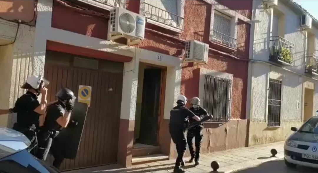 Un vídeo muestra el inicio de una importante operación policial en Valdepeñas Un vídeo muestra el inicio de una importante operación policial en Valdepeñas