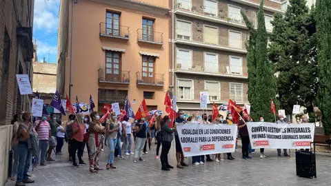 Manifestación convocada por Comisiones Obreras ante la CEV Manifestación convocada por Comisiones Obreras ante la CEV