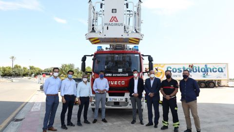 Presentación de los nuevos vehículos en el Parque de Bomberos de San Vicente 