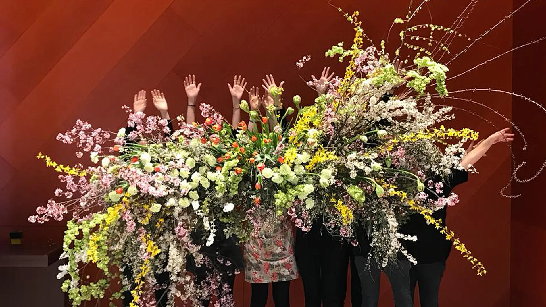 El colectivo Flor Motion realiza su tradicional guerrilla floral implicando a personas en riesgo de exclusión social