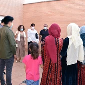La alcaldesa de Miguelturra ha visitado a las familias afganas La alcaldesa de Miguelturra ha visitado a las familias afganas