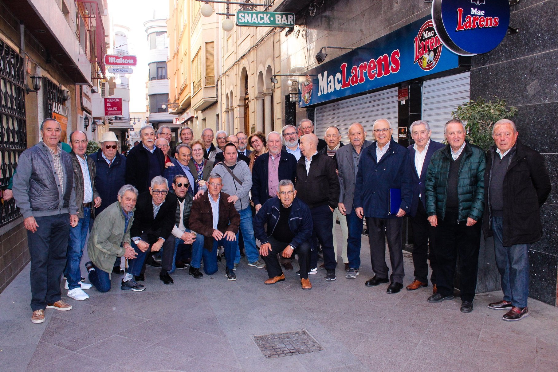 La Asociación de Amigos del Villalobos recupera sus almuerzos en el Parque Deportivo de Elche La Asociación de Amigos del Villalobos recupera sus almuerzos en el Parque Deportivo de Elche