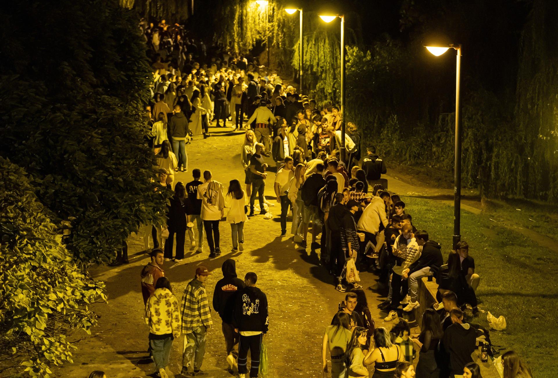 Aumentan los contagios por Covid en los niños menores de 11 años y entre los jóvenes de 17 a 34 años Aumentan los contagios por Covid en los niños menores de 11 años y entre los jóvenes de 17 a 34 años