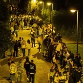 Jóvenes de botellón Jóvenes de botellón