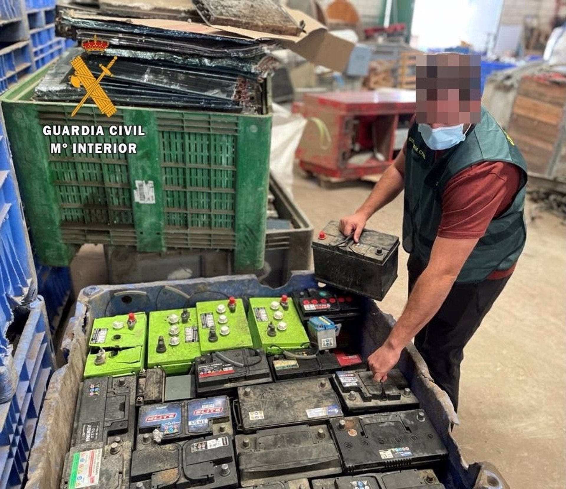 La Guardia Civil detiene a un vecino de Tiétar por numerosos robos de baterías en explotaciones agrícolas La Guardia Civil detiene a un vecino de Tiétar por numerosos robos de baterías en explotaciones agrícolas