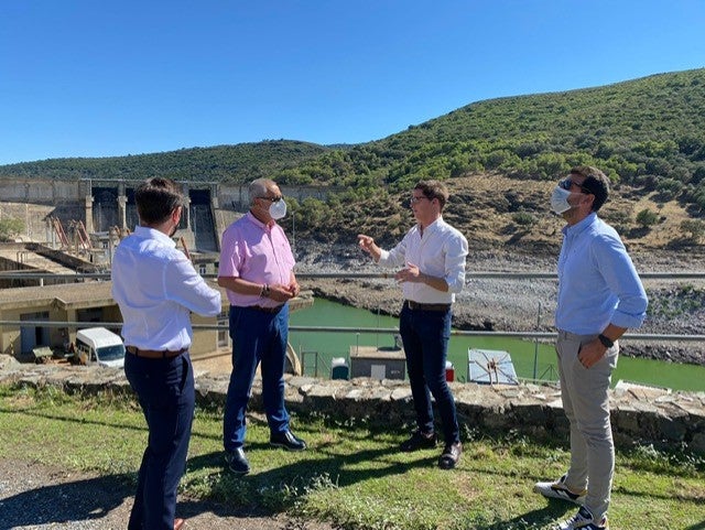 El presidente de la Diputación muestra su apoyo al alcalde de Serradilla en sus reivindicaciones ante el estado del río Tajo en el Parque Nacional de Monfragüe El presidente de la Diputación muestra su apoyo al alcalde de Serradilla en sus reivindicaciones ante el estado del río Tajo en el Parque Nacional de Monfragüe