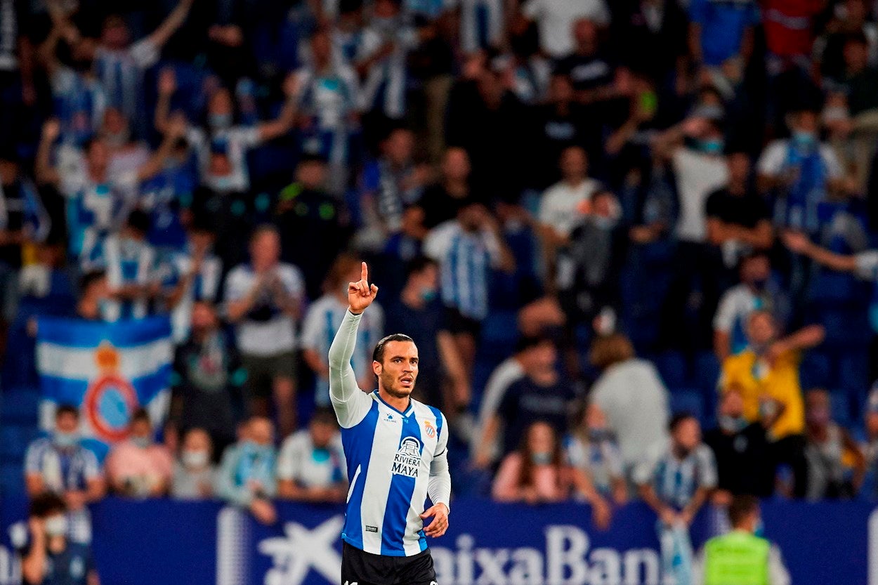 El Espanyol consigue su primera victoria ante un Alavés que no levanta cabeza El Espanyol consigue su primera victoria ante un Alavés que no levanta cabeza