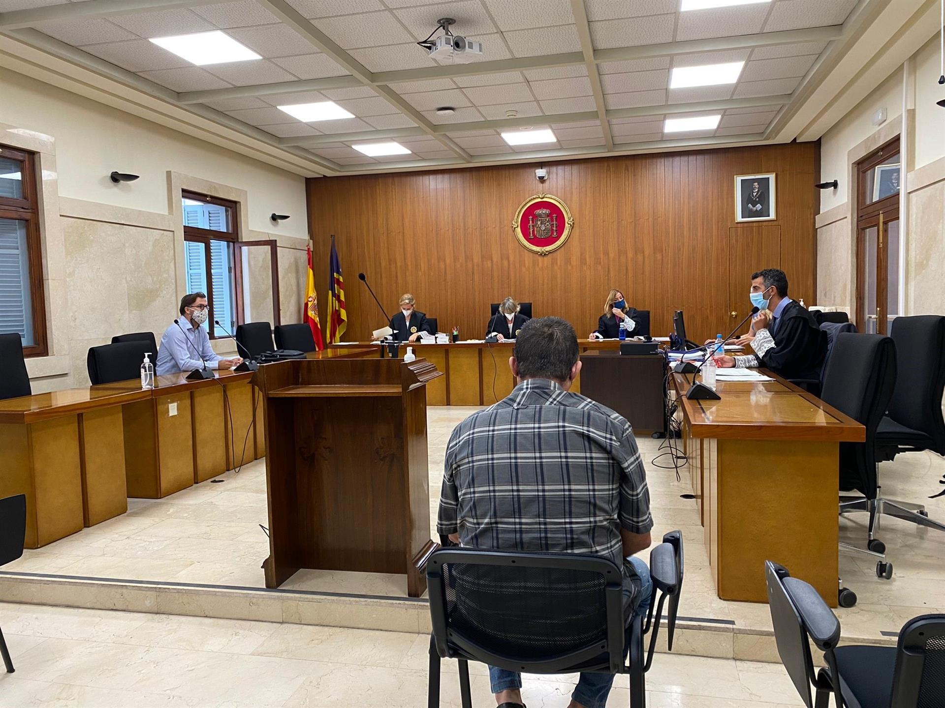 Condenado a dos años de cárcel por intentar violar y pegar puñetazos a una mujer en Palma Condenado a dos años de cárcel por intentar violar y pegar puñetazos a una mujer en Palma