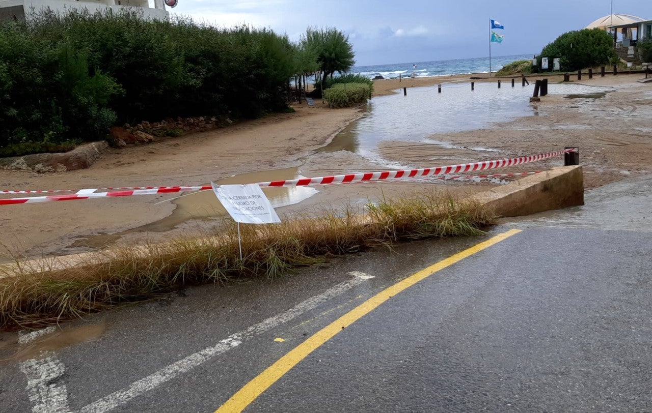 El temporal provoca en Santa Eulària la caída de árboles y deja en Sant Joan 68 l/m2 El temporal provoca en Santa Eulària la caída de árboles y deja en Sant Joan 68 l/m2