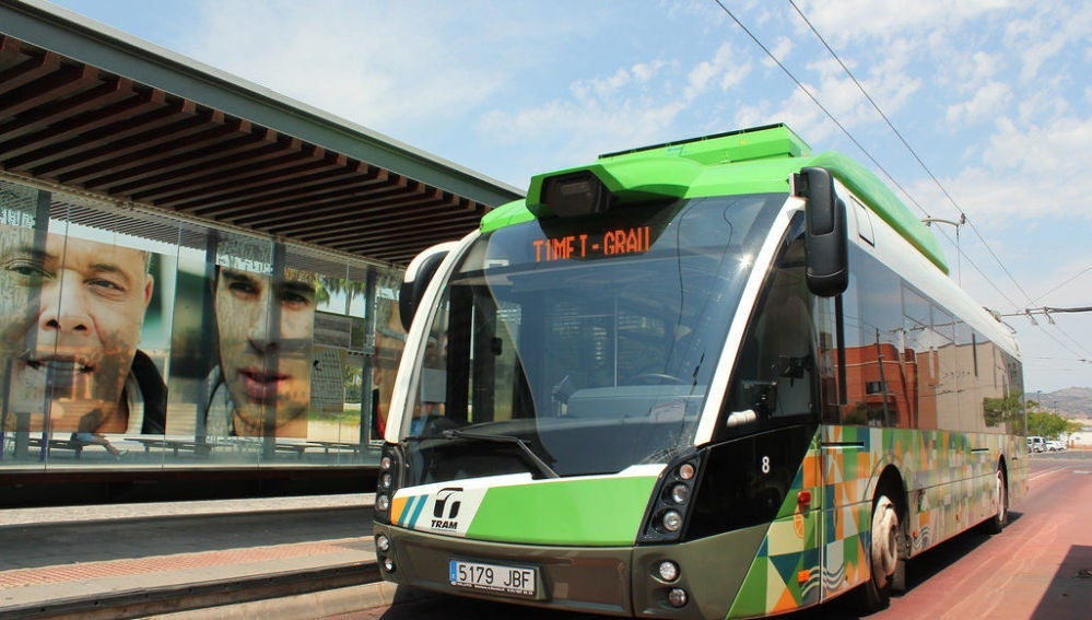 EL TRAM amplía a partir de hoy el servicio con el refuerzo de verano EL TRAM amplía a partir de hoy el servicio con el refuerzo de verano