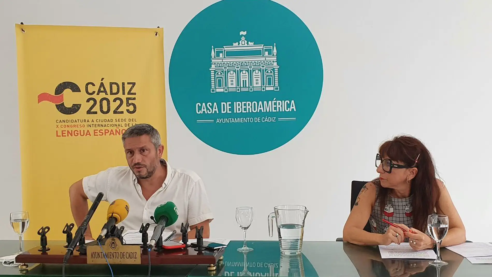 Rueda de prensa en el Ayuntamiento de Cádiz