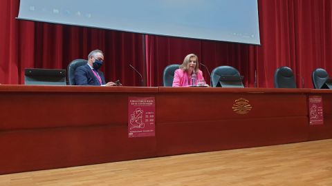 Carme Riera durante su ponencia en el congreso celebrado en el Paraninfo de la UDC