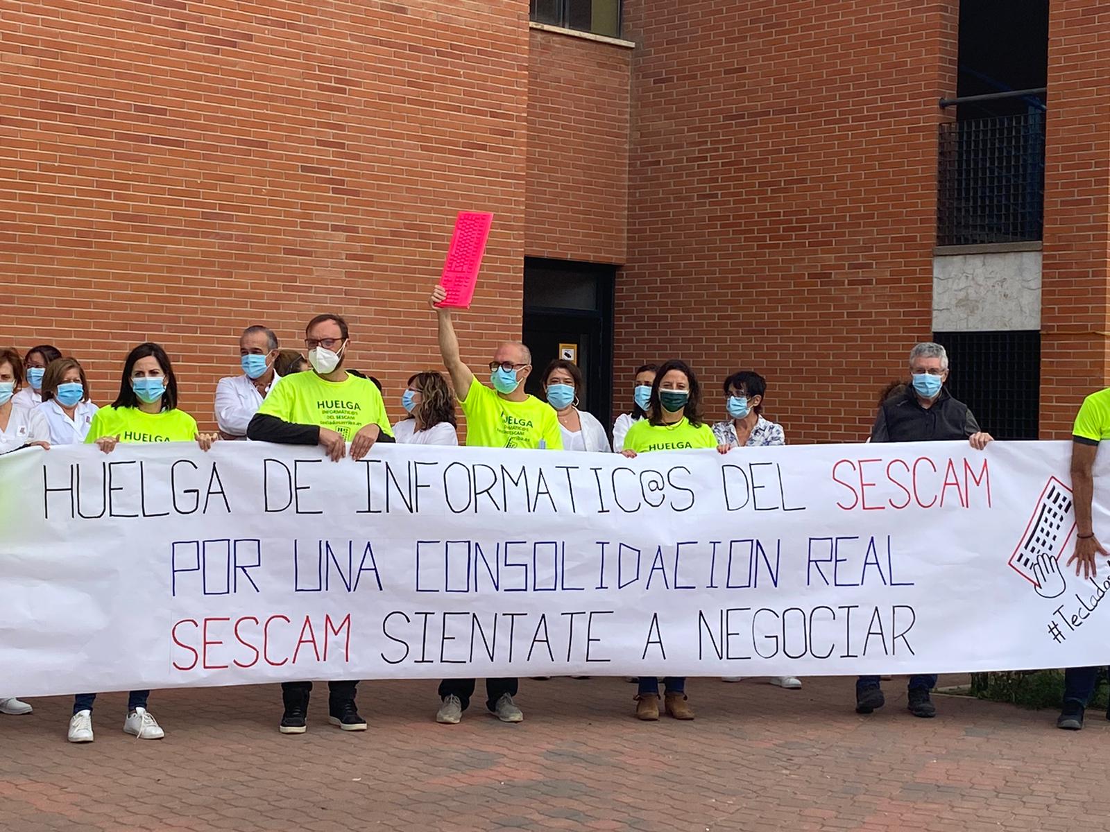 Nueva concentración a las puertas del Hospital Mancha Centro Nueva concentración a las puertas del Hospital Mancha Centro